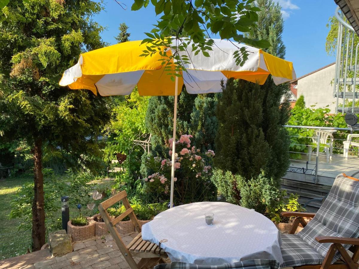 Ferienwohnung Mit Schoener Terrasse. Ellerstadt Exterior foto