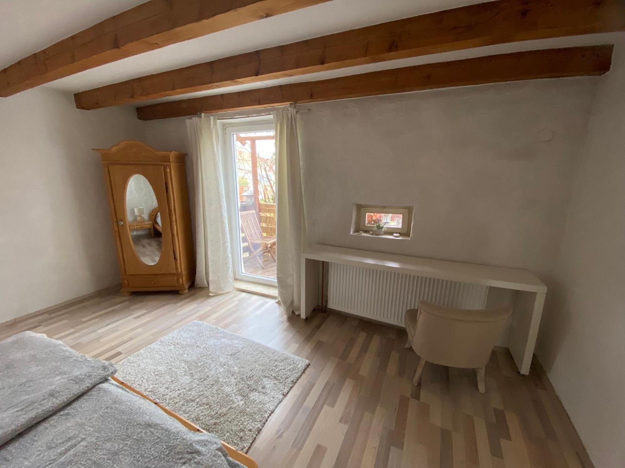 Ferienwohnung Mit Schoener Terrasse. Ellerstadt Exterior foto